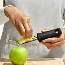 OXO Apple Corer -THE KITCHEN SHELF Sales 48050 2
